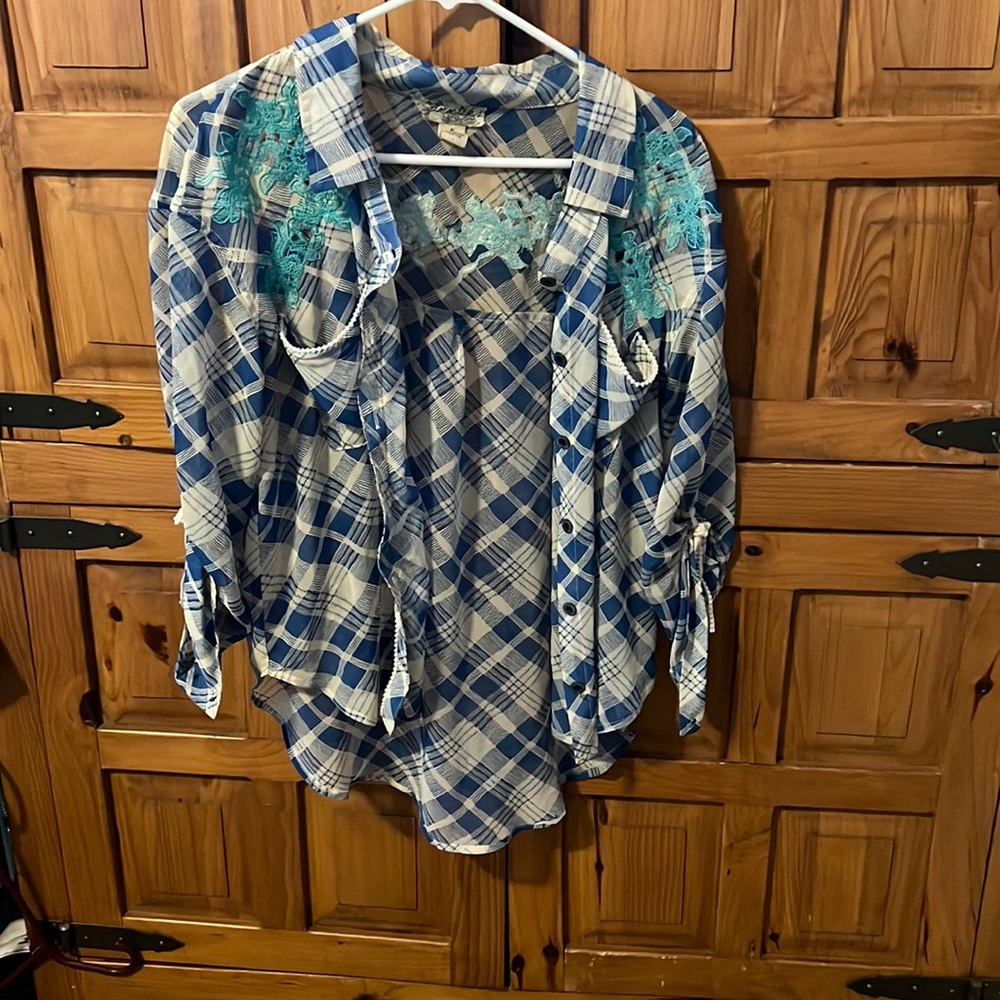 Cute boho chafon plaid button down with tie up sleeves